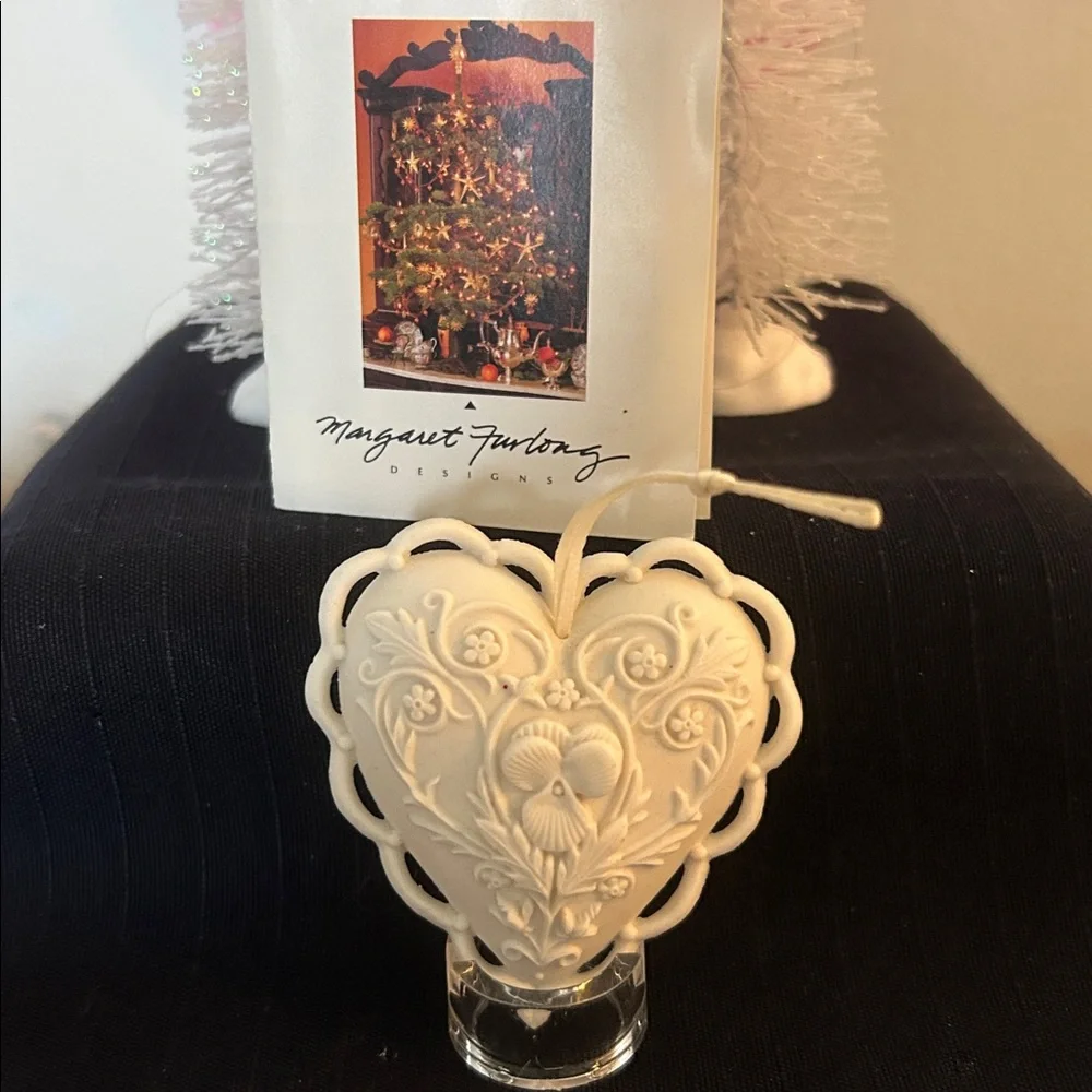 Margaret Furlong Vintage 1997 "From the Heart" Collection - includes stand - Picture 3 of 5